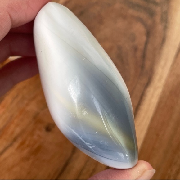 Orca Agate Palm Stone - Picture 12 of 17